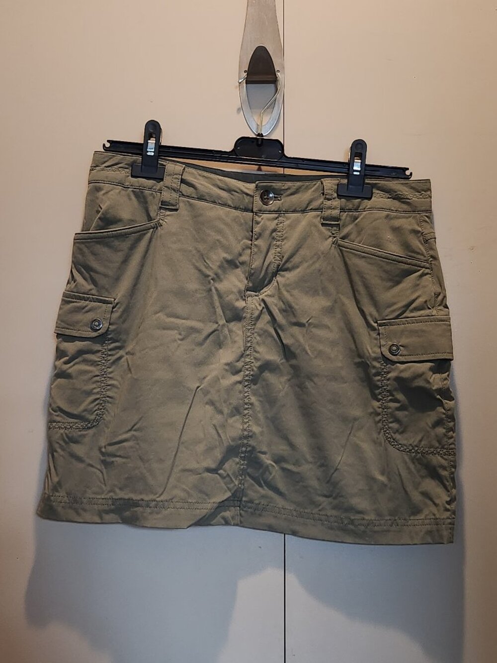 Eddie Bauer Horizon Cargo Skort Women’s Size 4 Olive Green Travex Hiking Active